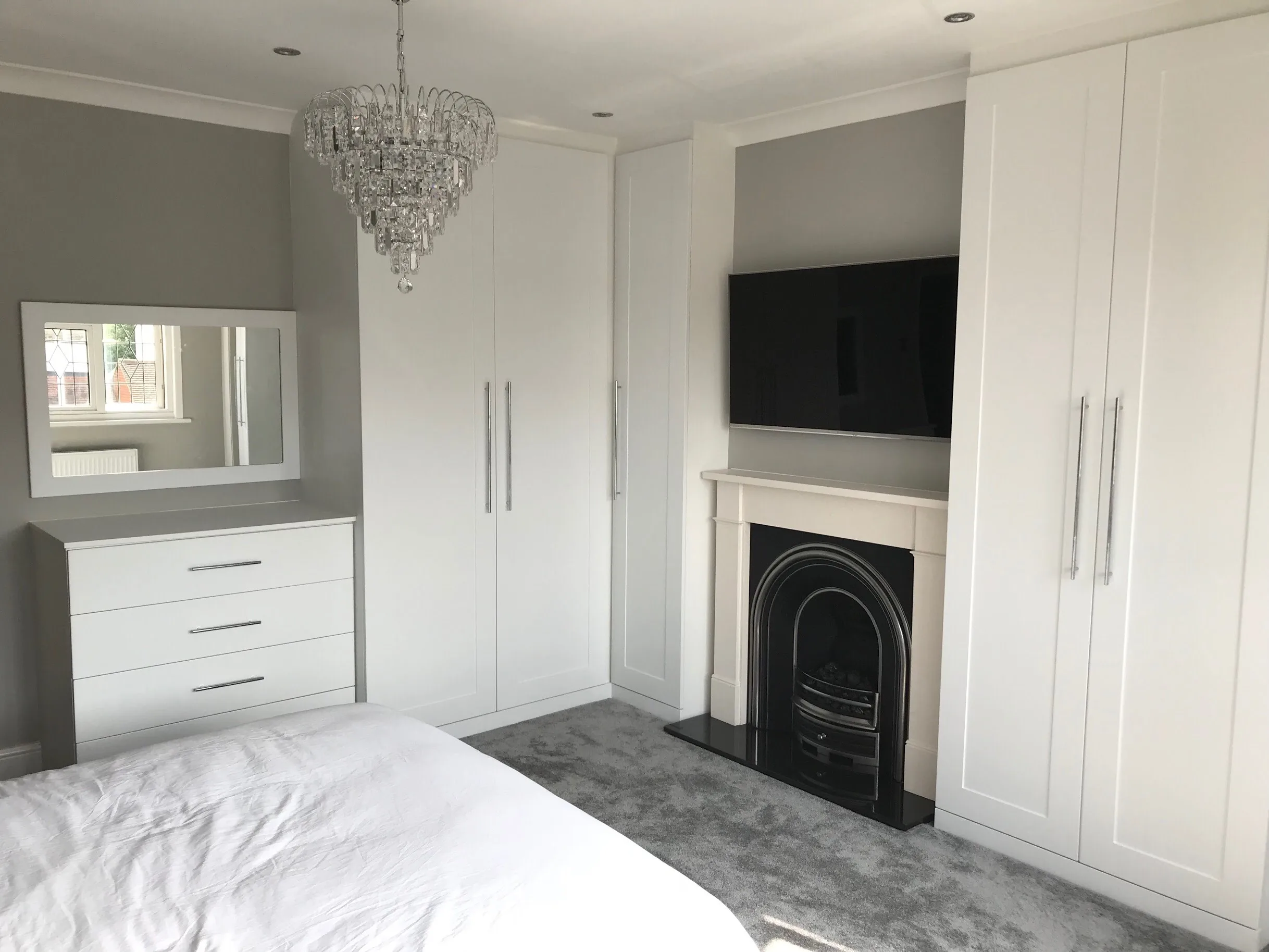 Hinged fitted wardrobes